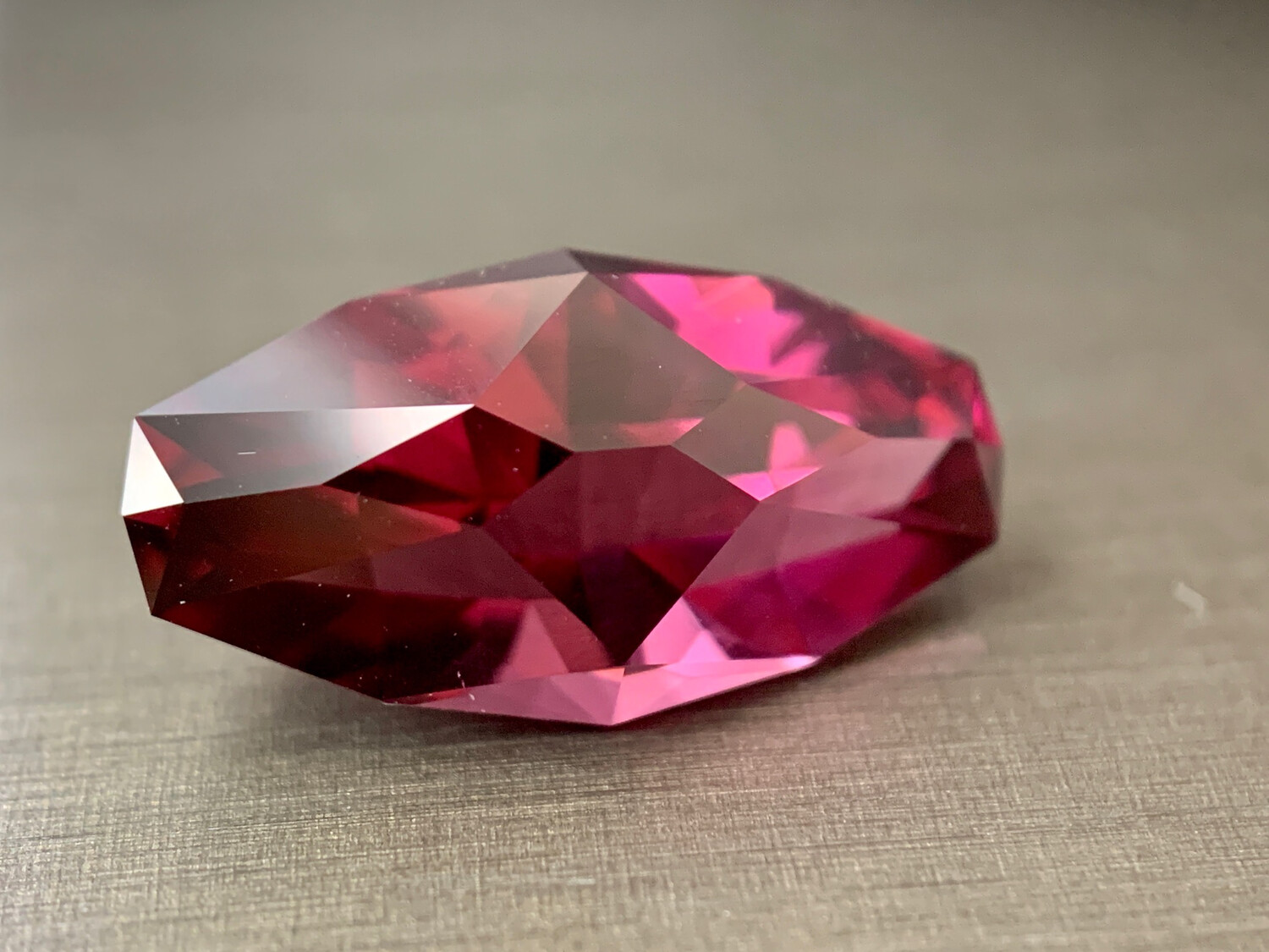 ᴬᵀᵞᴾᴵᶜᴬᴸ PYRALSPITE GARNET 5.68ct