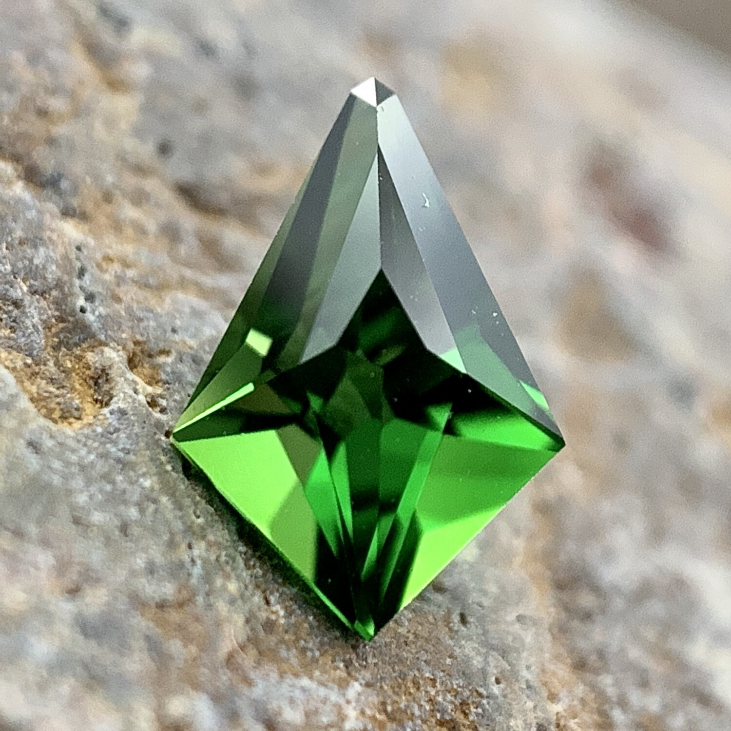 ᴬᵀᵞᴾᴵᶜᴬᴸ CHROME TOURMALINE 0.75ct