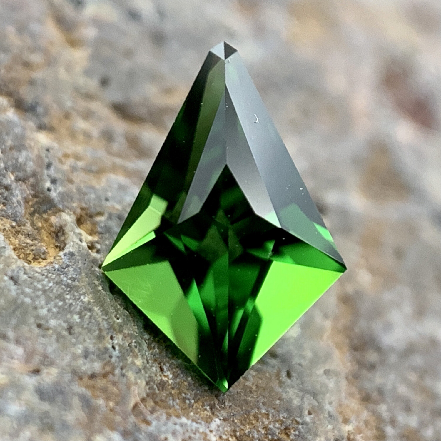 ᴬᵀᵞᴾᴵᶜᴬᴸ CHROME TOURMALINE 0.75ct