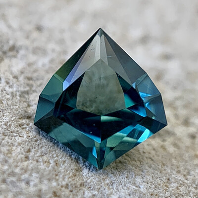 ᴬᵀᵞᴾᴵᶜᴬᴸ TEAL KENYAN SAPPHIRE 0,56ct