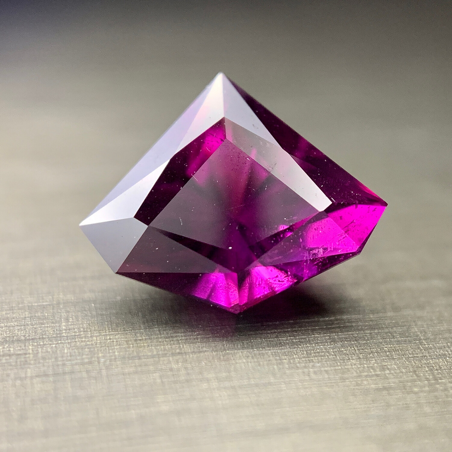 ᴬᵀᵞᴾᴵᶜᴬᴸ GARNET Mozambique 2.20ct