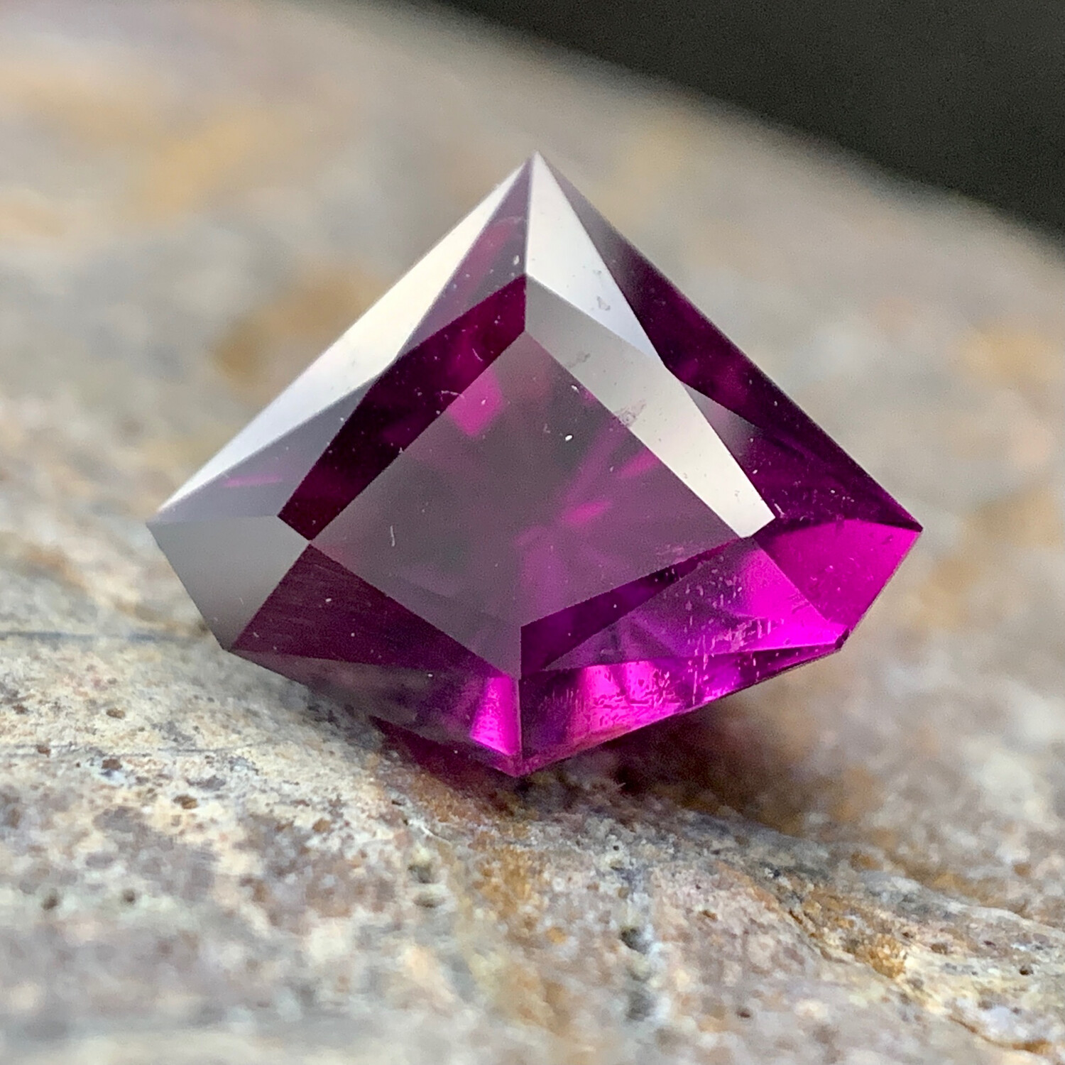 ᴬᵀᵞᴾᴵᶜᴬᴸ GARNET Mozambique 2.20ct