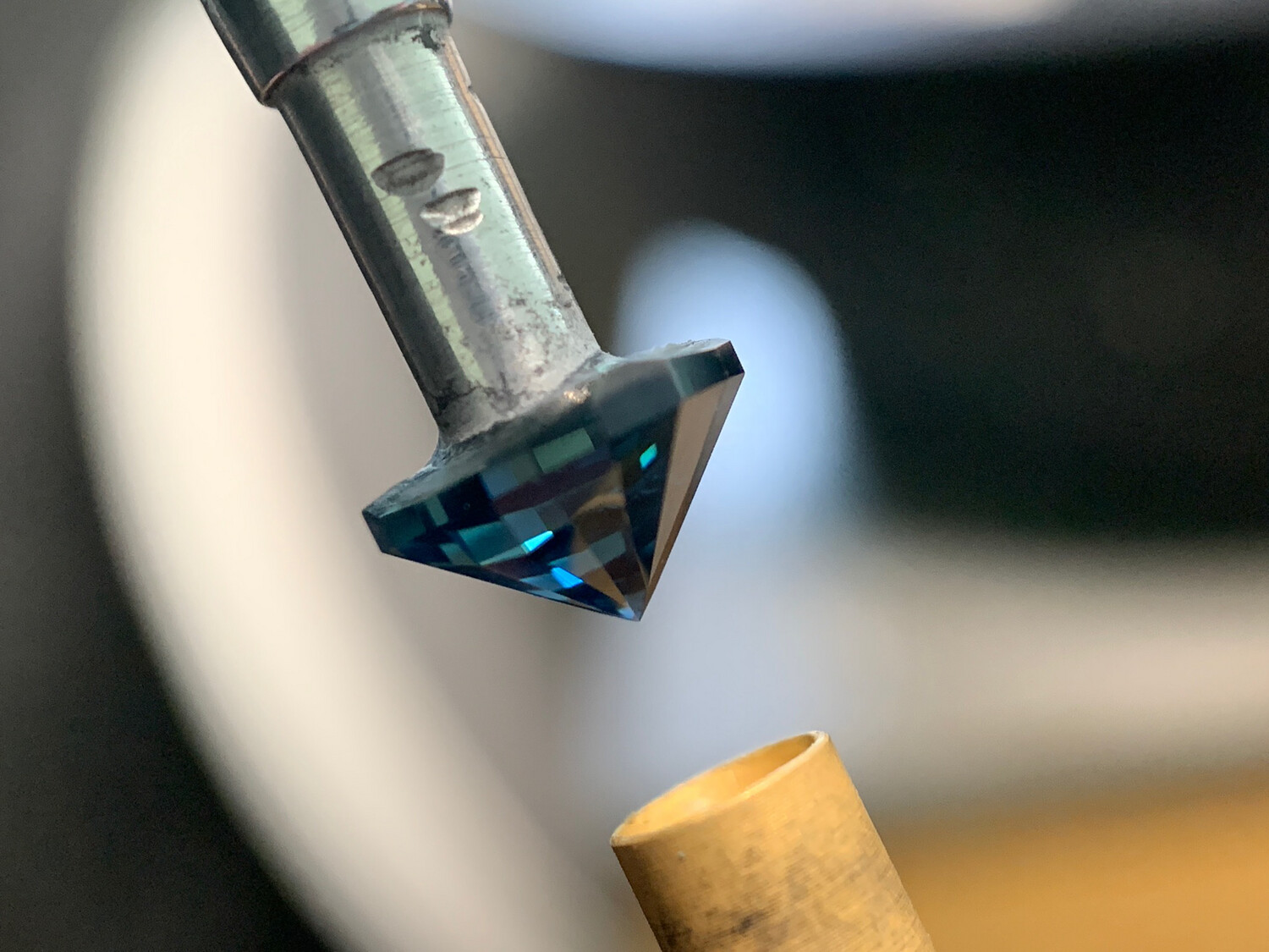 ᴬᵀᵞᴾᴵᶜᴬᴸ INTENSE BLUE KENYAN SAPPHIRE 0,92ct