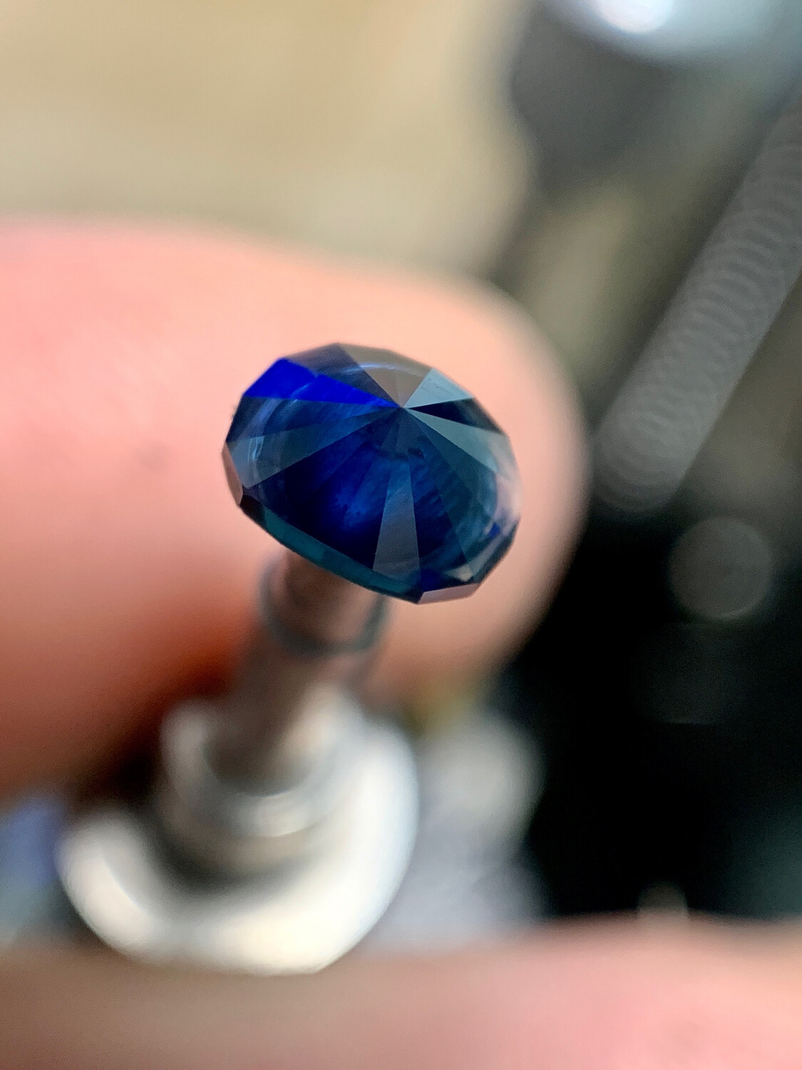 ᴬᵀᵞᴾᴵᶜᴬᴸ INTENSE BLUE KENYAN SAPPHIRE 0,92ct