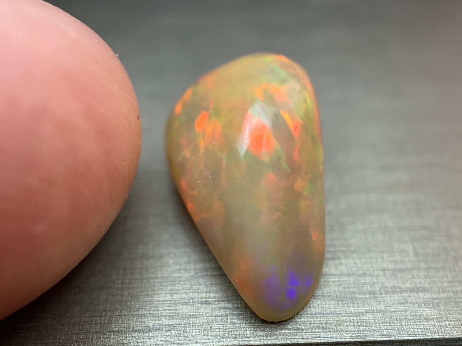 ᴬᵀᵞᴾᴵᶜᴬᴸ HONEY RAINBOW OPAL WELO 5.56ct