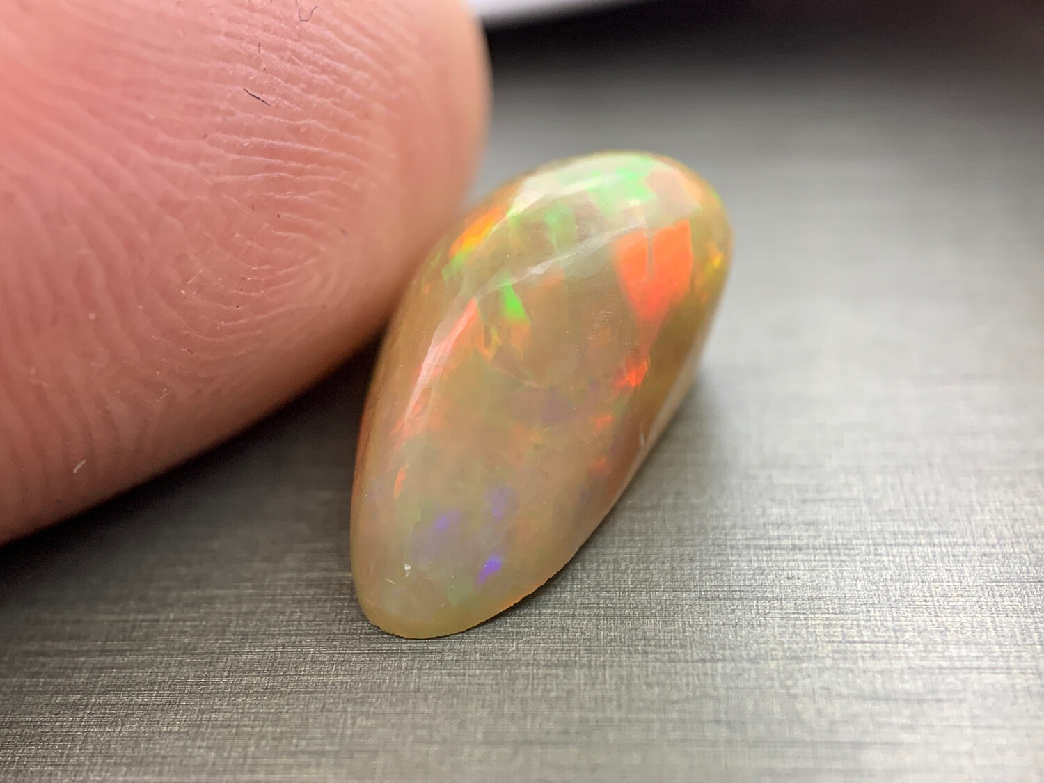 ᴬᵀᵞᴾᴵᶜᴬᴸ HONEY RAINBOW OPAL WELO 5.56ct