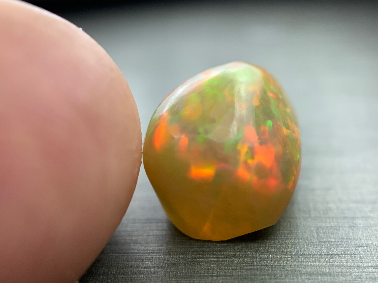 ᴬᵀᵞᴾᴵᶜᴬᴸ HONEY RAINBOW OPAL WELO 5.56ct