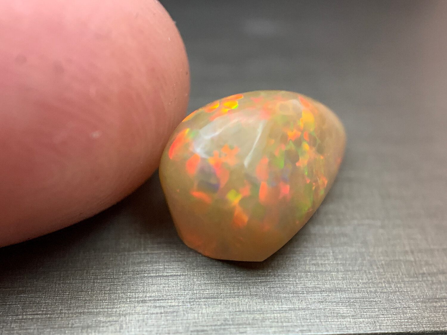 ᴬᵀᵞᴾᴵᶜᴬᴸ HONEY RAINBOW OPAL WELO 5.56ct
