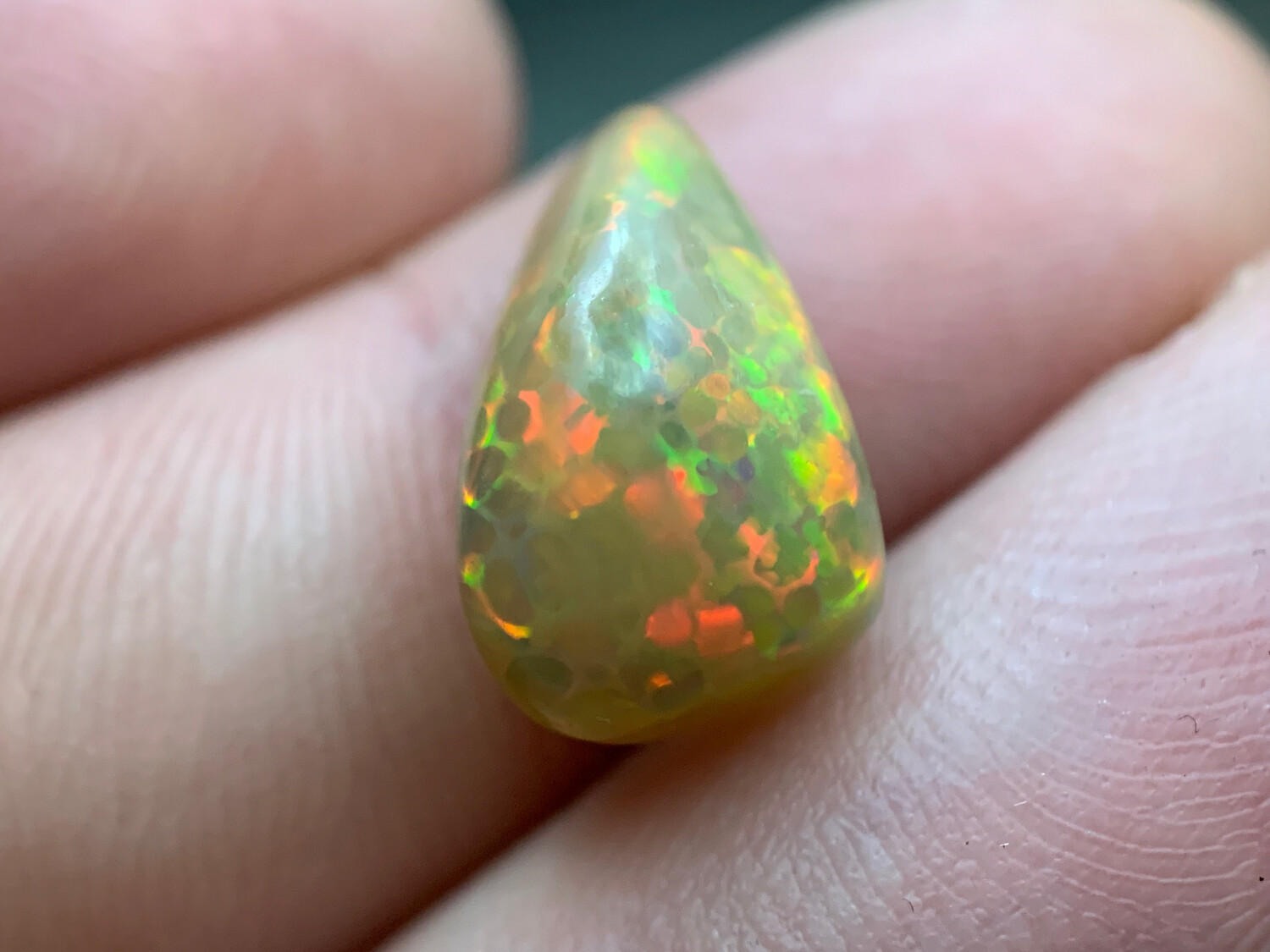 ᴬᵀᵞᴾᴵᶜᴬᴸ HONEY RAINBOW OPAL WELO 5.56ct