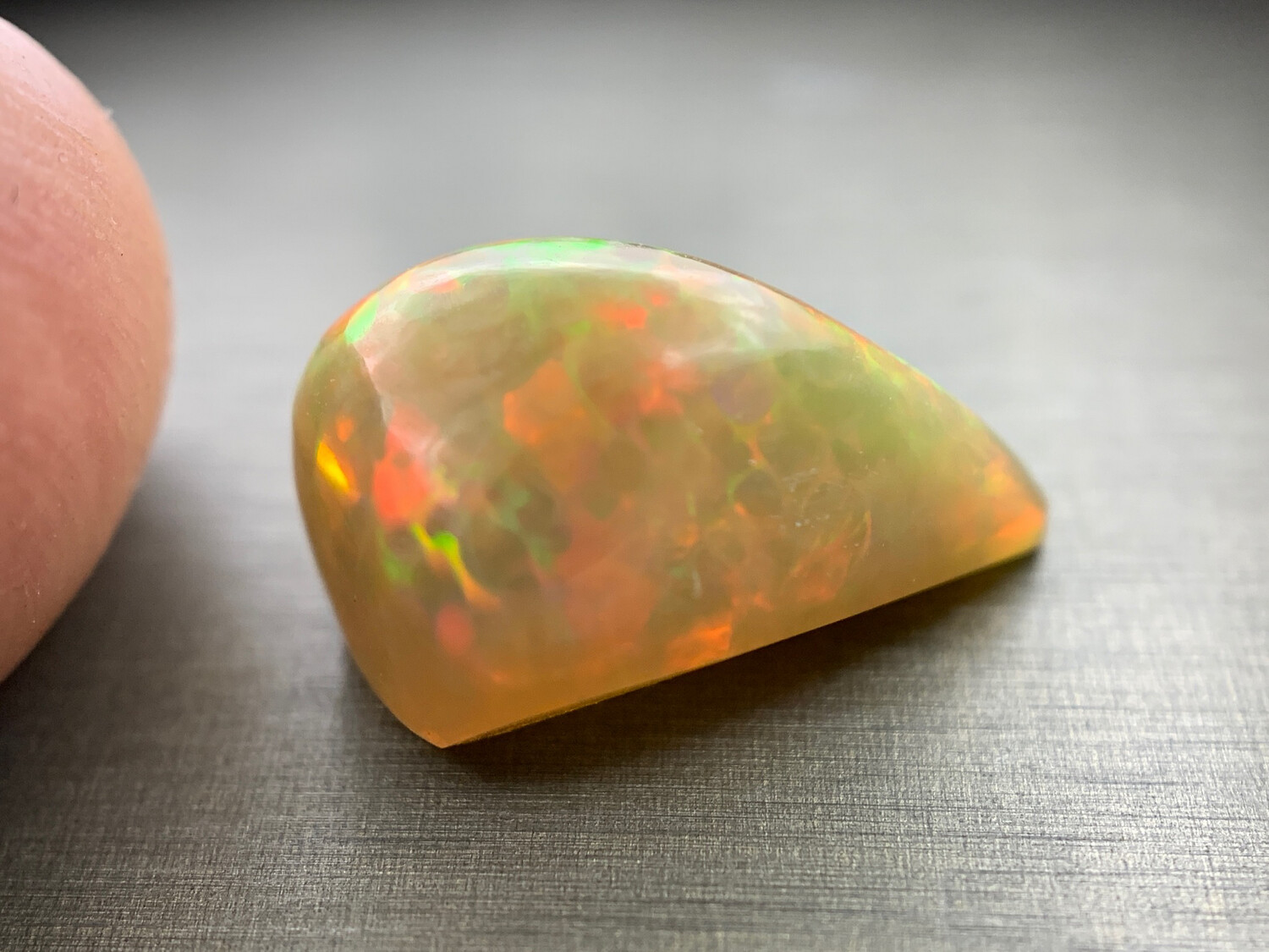 ᴬᵀᵞᴾᴵᶜᴬᴸ HONEY RAINBOW OPAL WELO 5.56ct