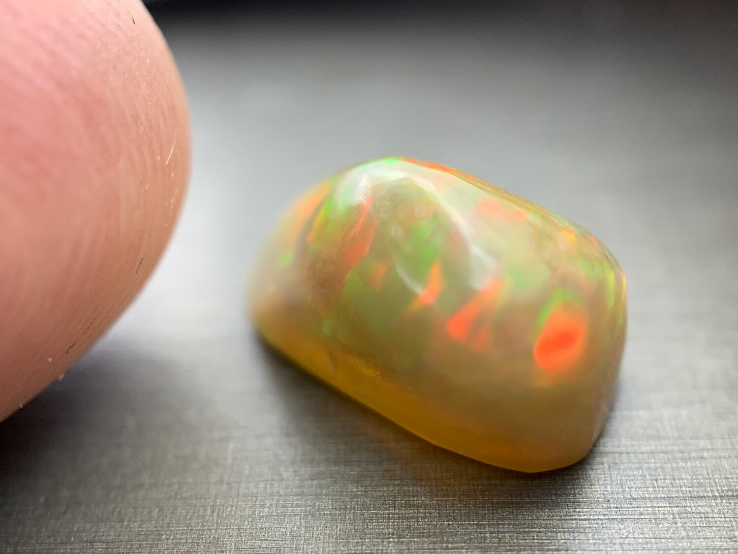 ᴬᵀᵞᴾᴵᶜᴬᴸ HONEY RAINBOW OPAL WELO 5.56ct