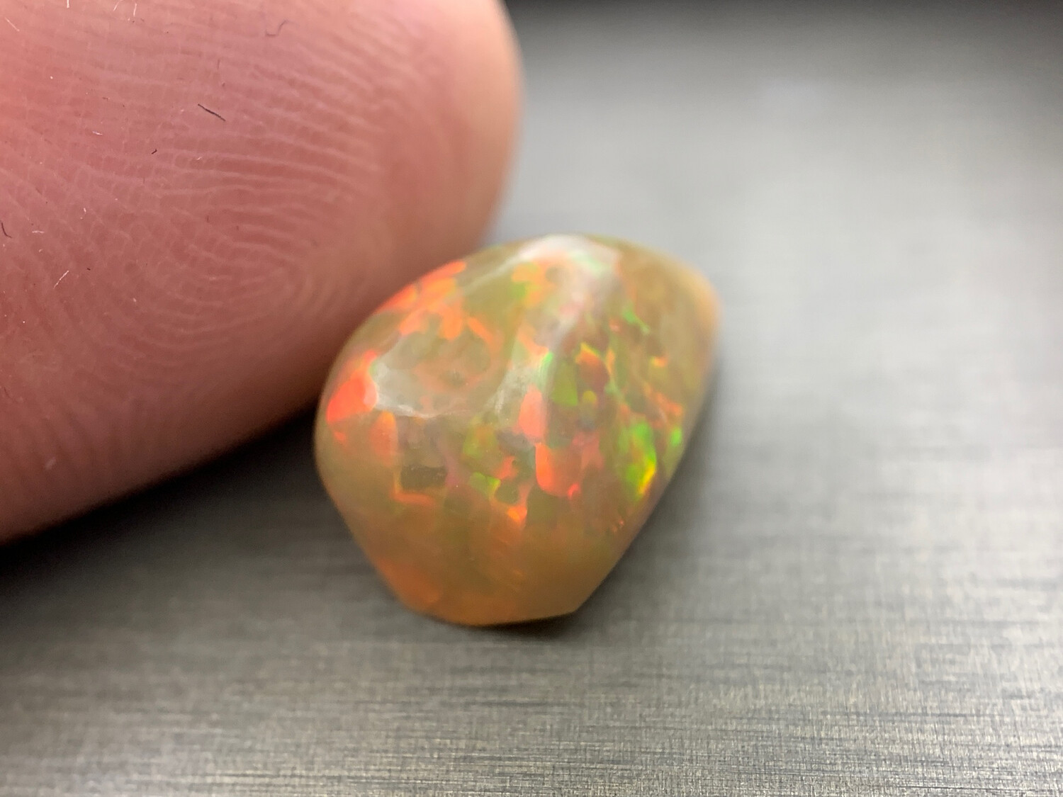 ᴬᵀᵞᴾᴵᶜᴬᴸ HONEY RAINBOW OPAL WELO 5.56ct