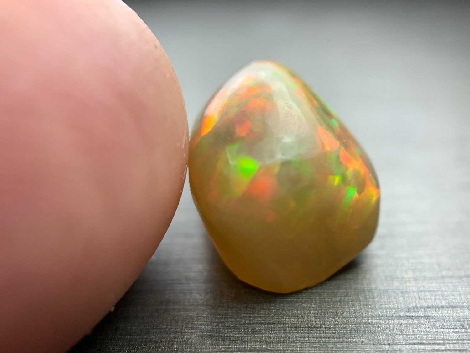 ᴬᵀᵞᴾᴵᶜᴬᴸ HONEY RAINBOW OPAL WELO 5.56ct