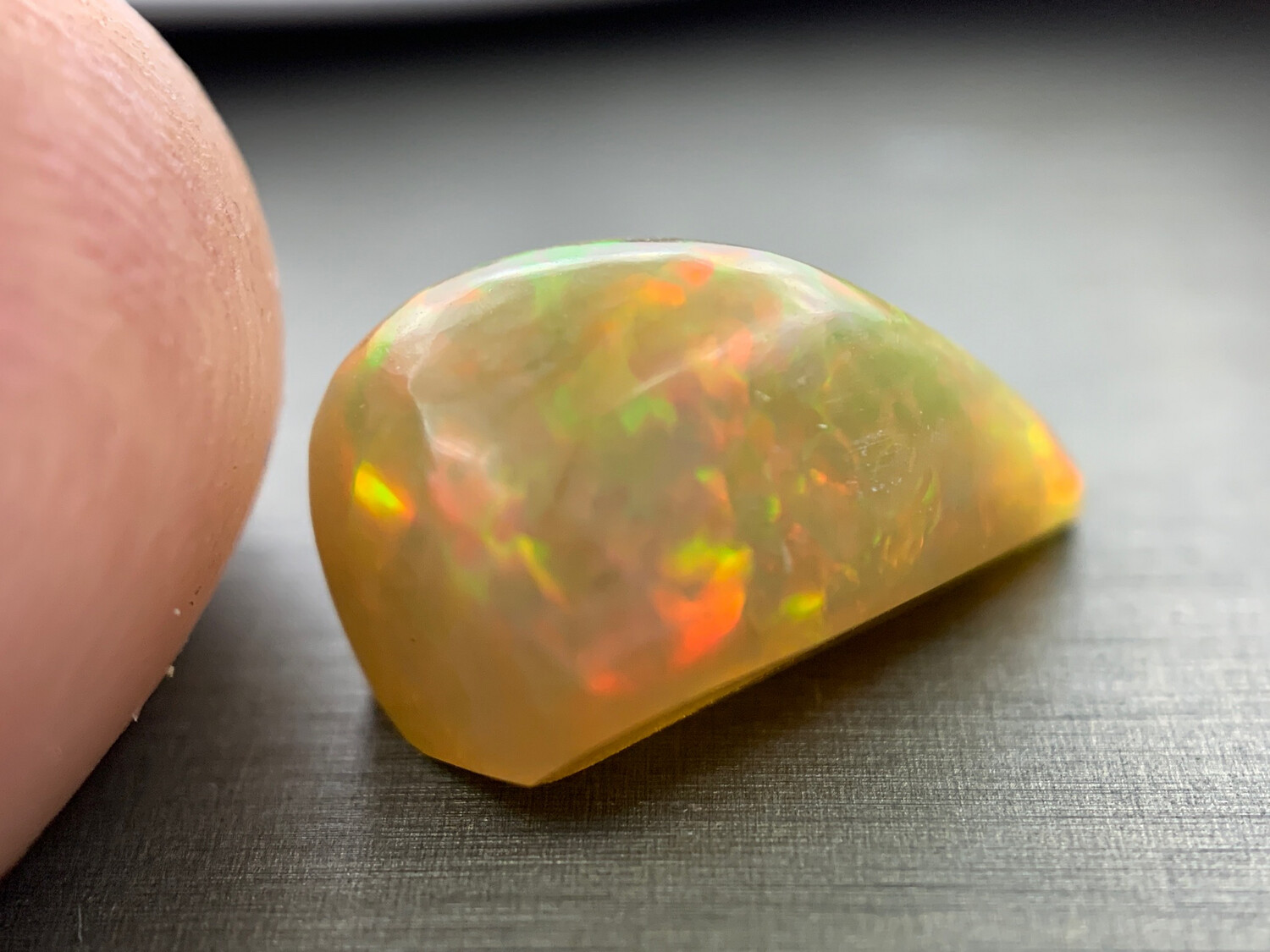 ᴬᵀᵞᴾᴵᶜᴬᴸ HONEY RAINBOW OPAL WELO 5.56ct