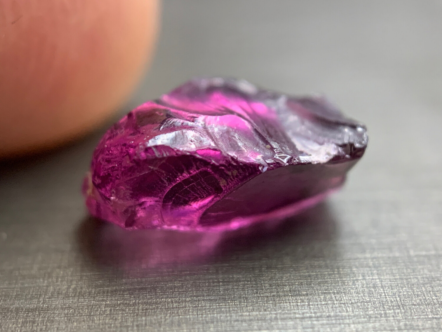ᴬᵀᵞᴾᴵᶜᴬᴸ WILD RHODOLITE GARNET 2.11ct