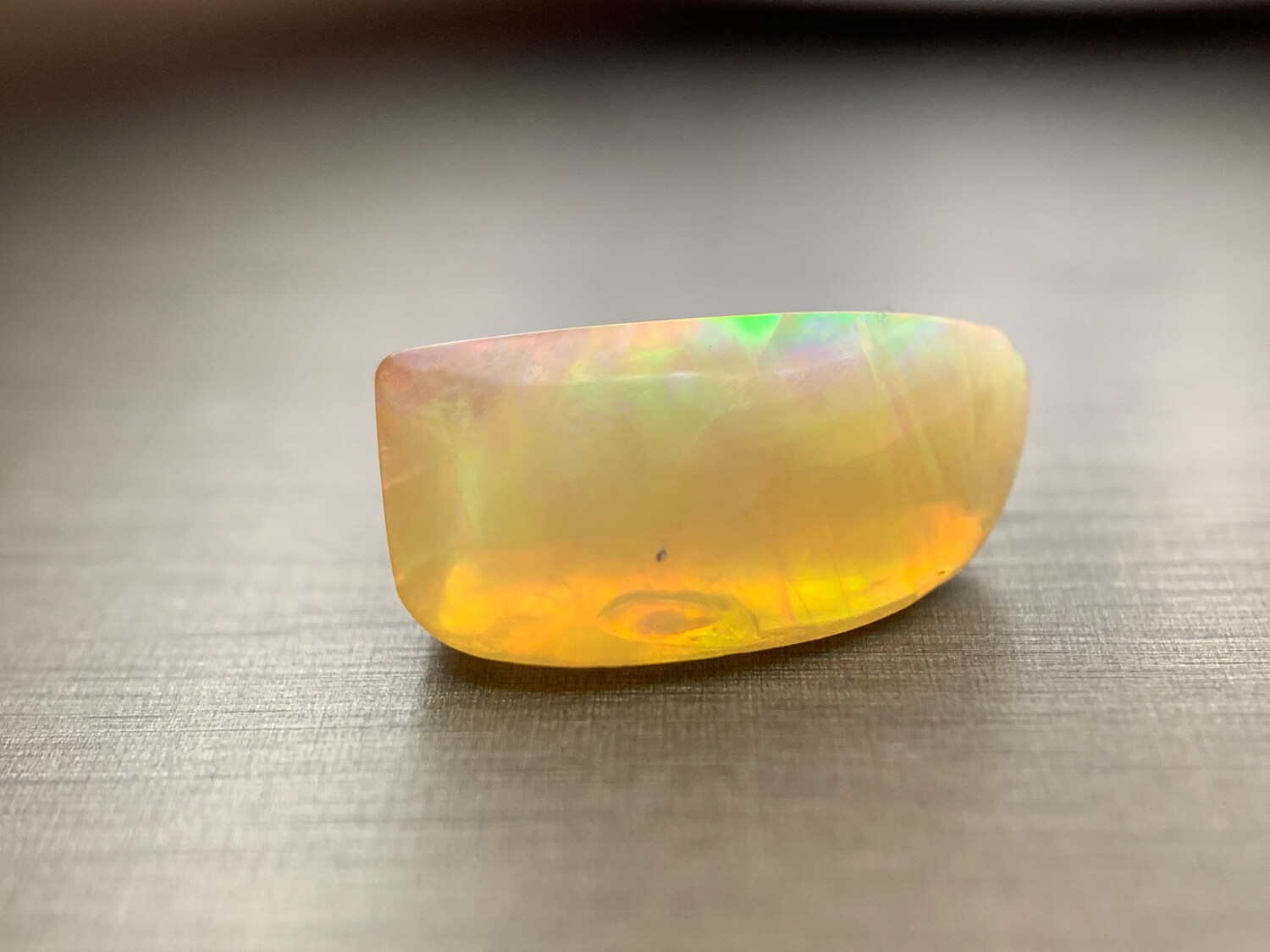 ᴬᵀᵞᴾᴵᶜᴬᴸ HONEY RAINBOW OPAL WELO 2.31 ct