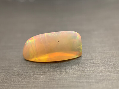 ᴬᵀᵞᴾᴵᶜᴬᴸ HONEY RAINBOW OPAL WELO 2.31 ct