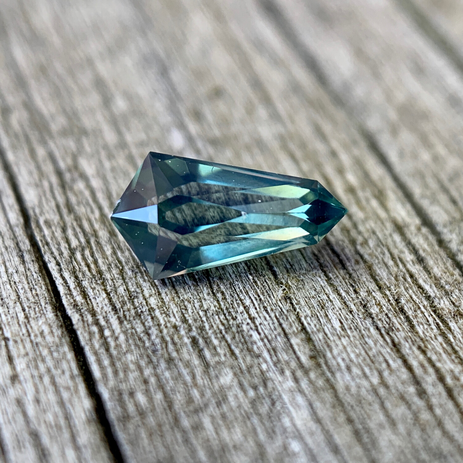 ᴬᵀᵞᴾᴵᶜᴬᴸ TEAL KENYAN SAPPHIRE 0.52ct