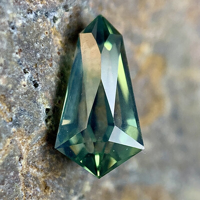 ᴬᵀᵞᴾᴵᶜᴬᴸ TEAL KENYAN SAPPHIRE 0.52ct