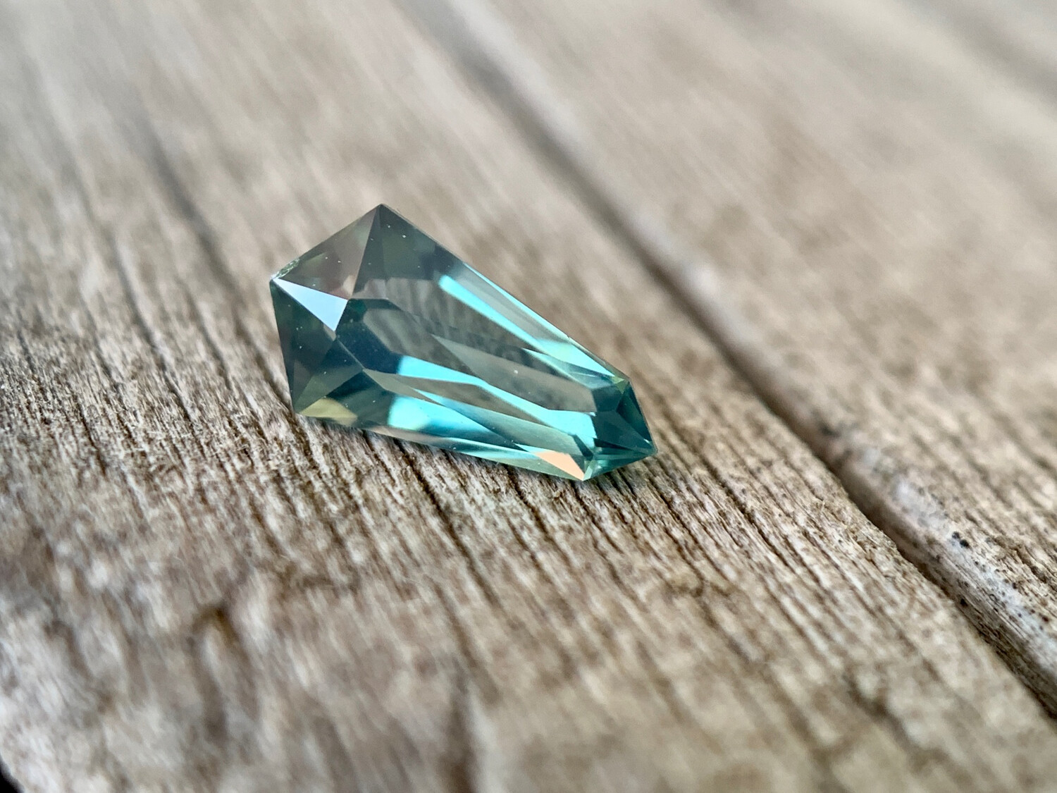 ᴬᵀᵞᴾᴵᶜᴬᴸ TEAL KENYAN SAPPHIRE 0.52ct