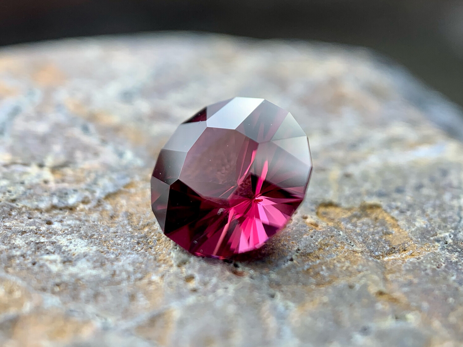 ᴬᵀᵞᴾᴵᶜᴬᴸ UMBALITE GARNET 1.42ct
