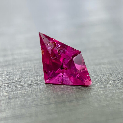 ᴬᵀᵞᴾᴵᶜᴬᴸ HOT PINK SAPPHIRE 0.23ct