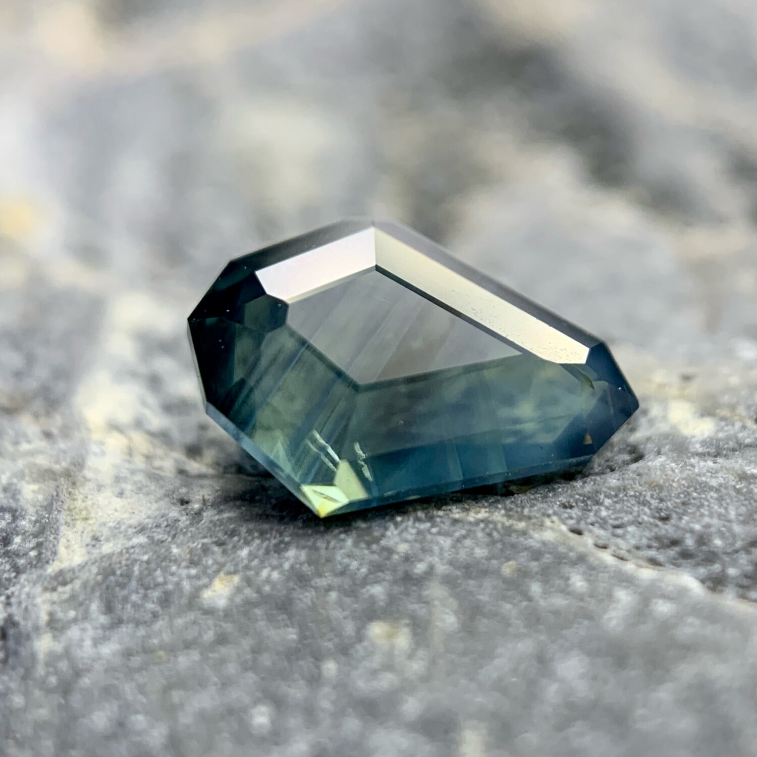 ᴬᵀᵞᴾᴵᶜᴬᴸ TEAL KENYAN SAPPHIRE 0.83ct