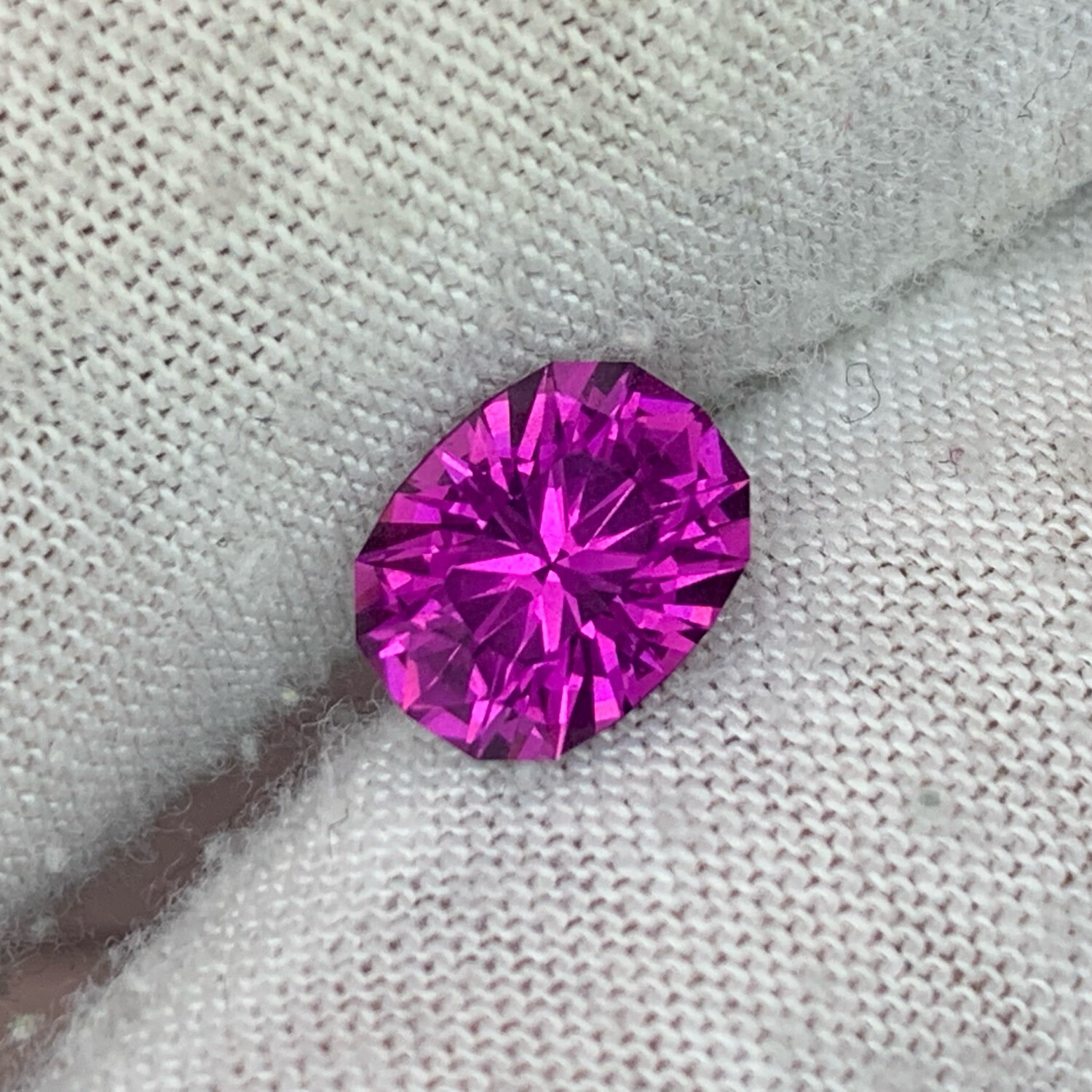 ᴬᵀᵞᴾᴵᶜᴬᴸ RHODOLITE GARNET 2.27ct