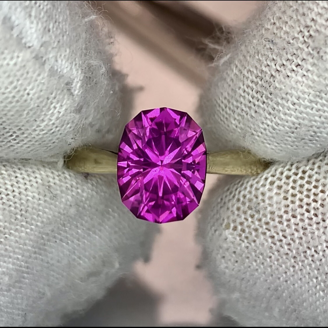ᴬᵀᵞᴾᴵᶜᴬᴸ RHODOLITE GARNET 2.27ct