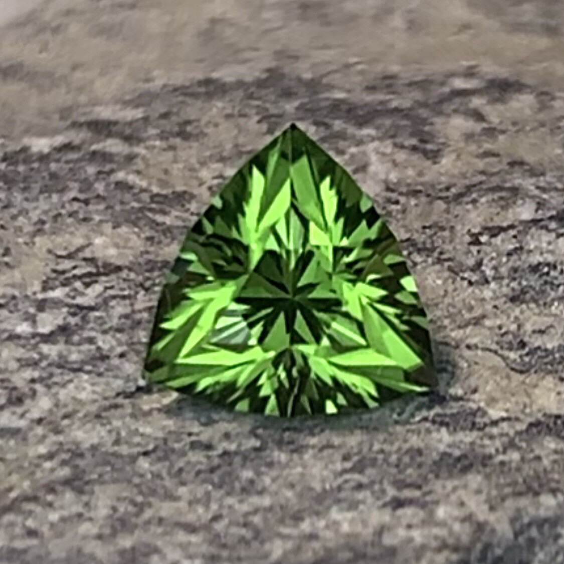 ᴬᵀᵞᴾᴵᶜᴬᴸ CHROME TOURMALINE 0,37ct