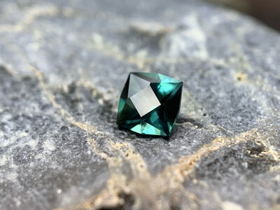 ᴬᵀᵞᴾᴵᶜᴬᴸ BLUE GREEN TOURMALINE 0.46ct