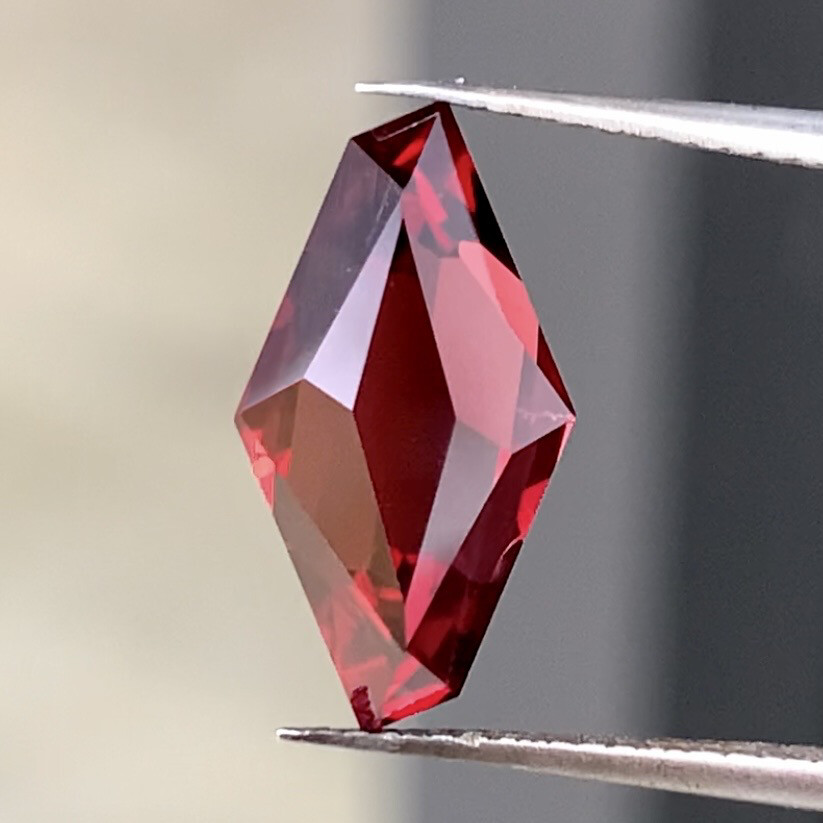 ᴬᵀᵞᴾᴵᶜᴬᴸ RHODOLITE GARNET 3,99ct