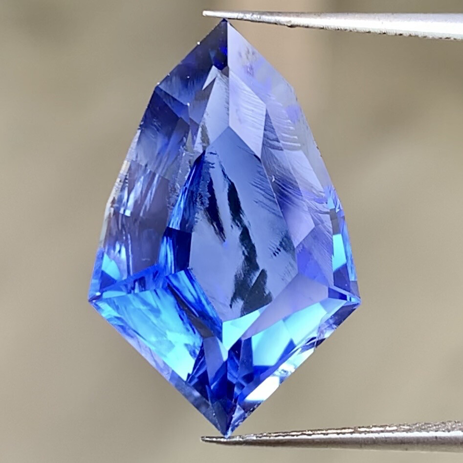 ᴬᵀᵞᴾᴵᶜᴬᴸ WILD SAPPHIRE 11.16ct 🌱