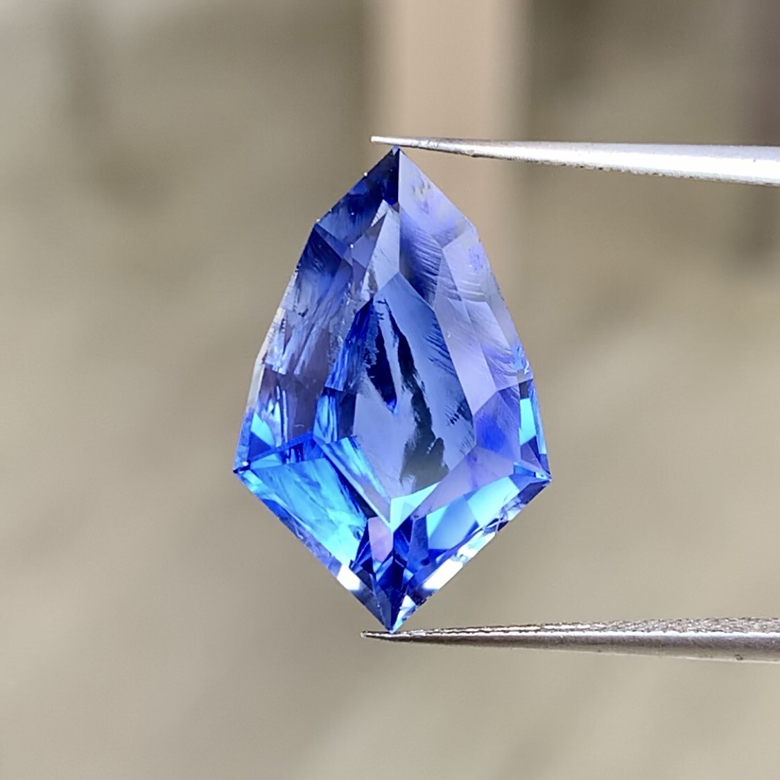 ᴬᵀᵞᴾᴵᶜᴬᴸ WILD SAPPHIRE 11.16ct 🌱