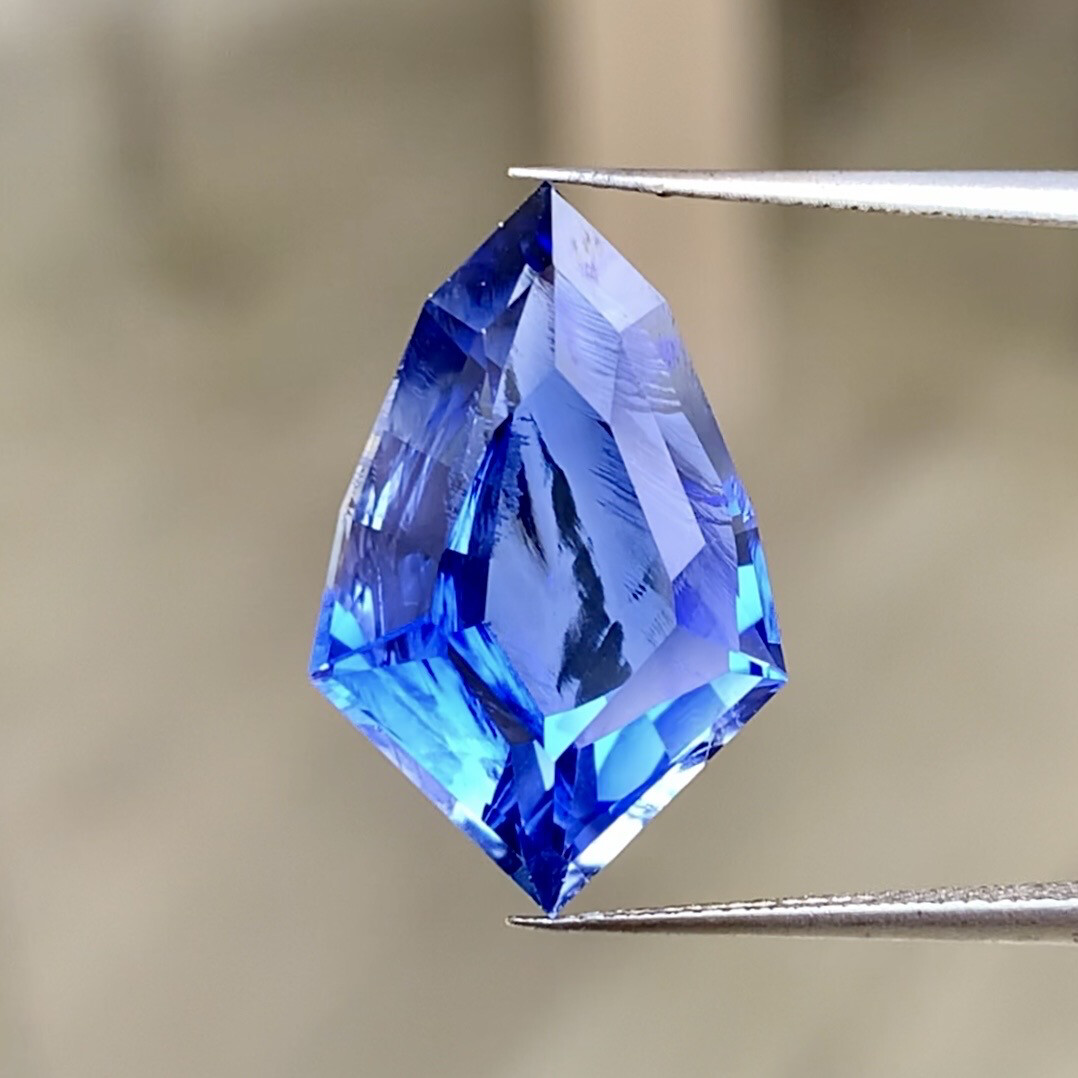 ᴬᵀᵞᴾᴵᶜᴬᴸ WILD SAPPHIRE 11.16ct 🌱