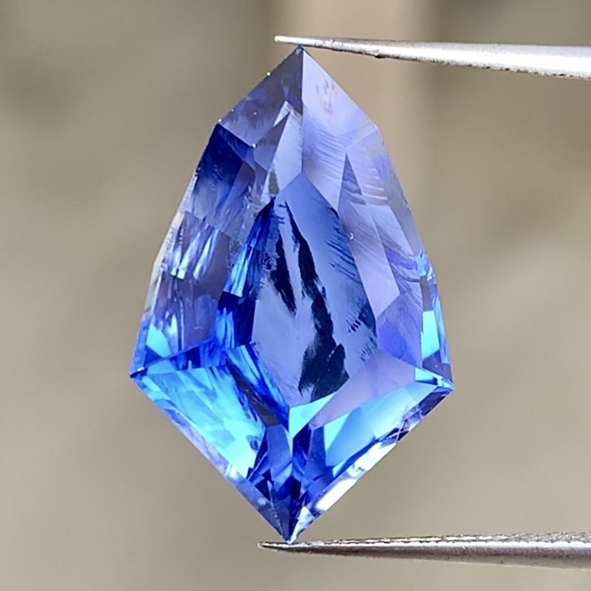 ᴬᵀᵞᴾᴵᶜᴬᴸ WILD SAPPHIRE 11.16ct 🌱