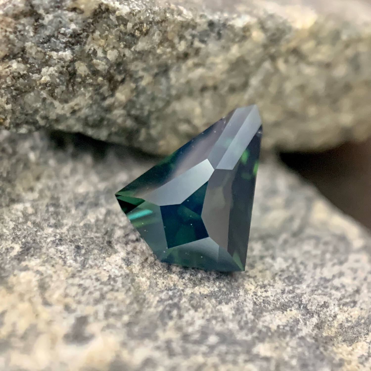 ᴬᵀᵞᴾᴵᶜᴬᴸ TEAL KENYAN SAPPHIRE 0.96ct