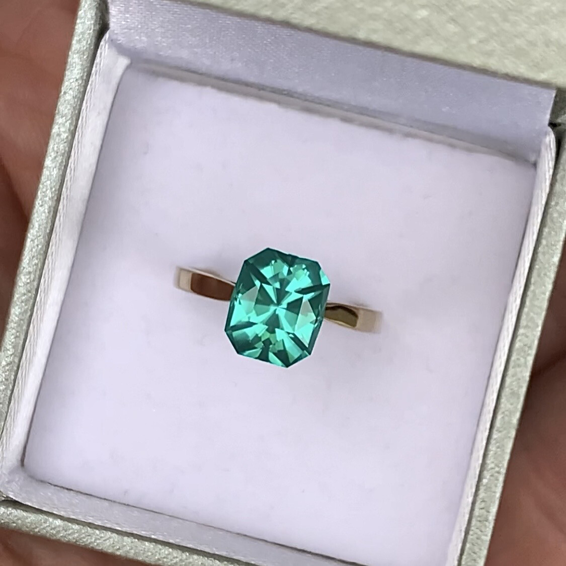 ᴬᵀᵞᴾᴵᶜᴬᴸ NEON BLUE YAG 4.40ct 🌱