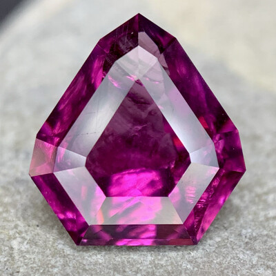 ᴬᵀᵞᴾᴵᶜᴬᴸ WILD RHODOLITE GARNET 2.11ct