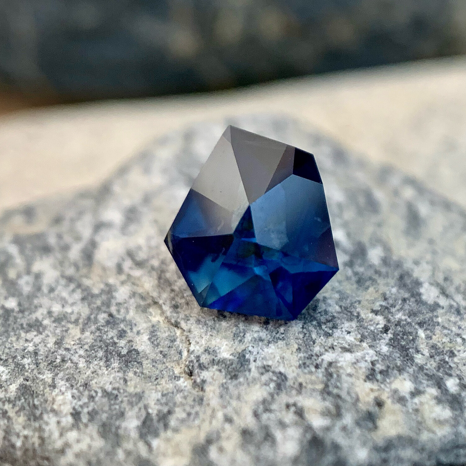 ᴬᵀᵞᴾᴵᶜᴬᴸ INTENSE BLUE KENYAN SAPPHIRE 1.15ct