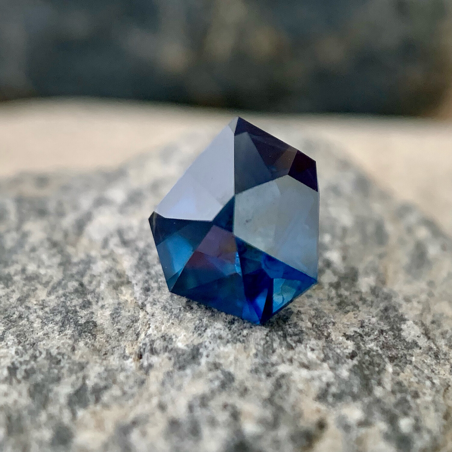 ᴬᵀᵞᴾᴵᶜᴬᴸ INTENSE BLUE KENYAN SAPPHIRE 1.15ct