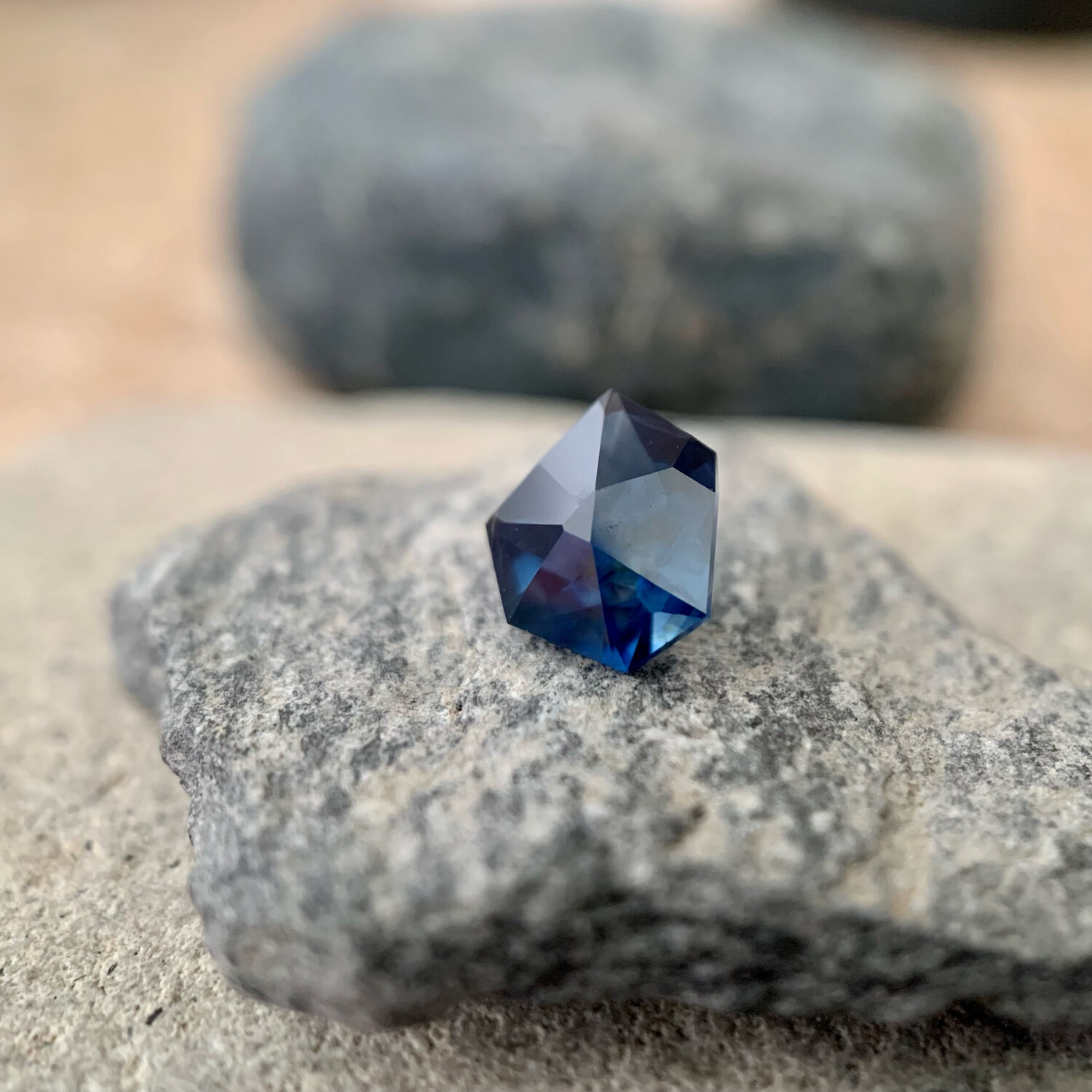 ᴬᵀᵞᴾᴵᶜᴬᴸ INTENSE BLUE KENYAN SAPPHIRE 1.15ct