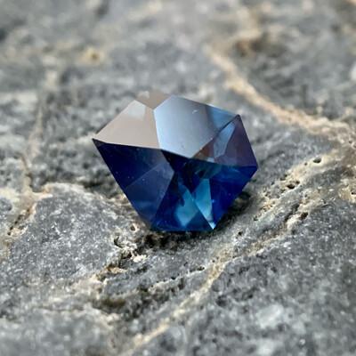 ᴬᵀᵞᴾᴵᶜᴬᴸ INTENSE BLUE KENYAN SAPPHIRE 1.15ct