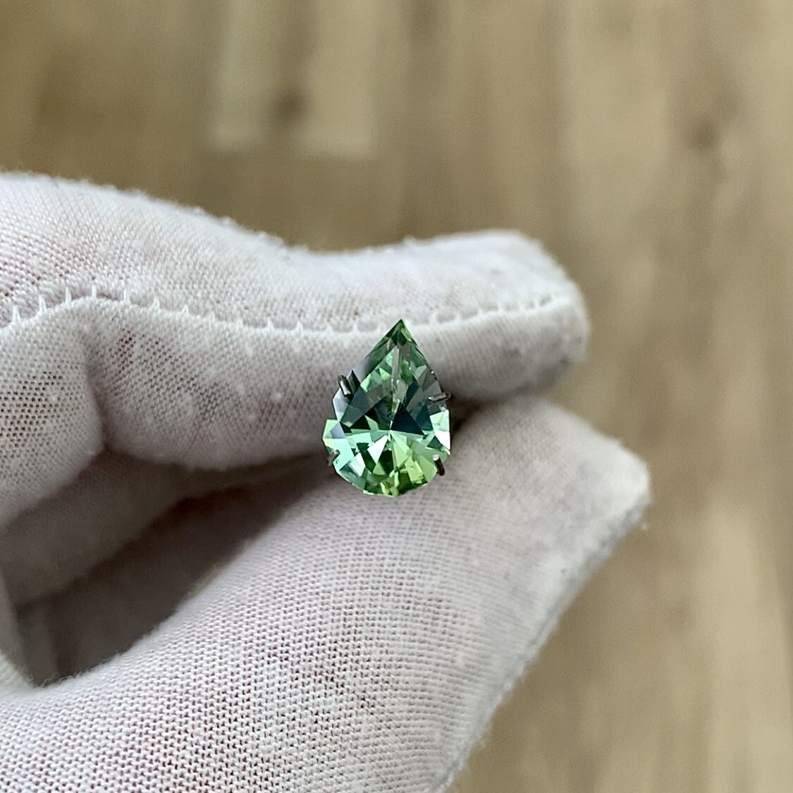 ᴬᵀᵞᴾᴵᶜᴬᴸ ELECTRIC GREEN TOURMALINE 3.10ct