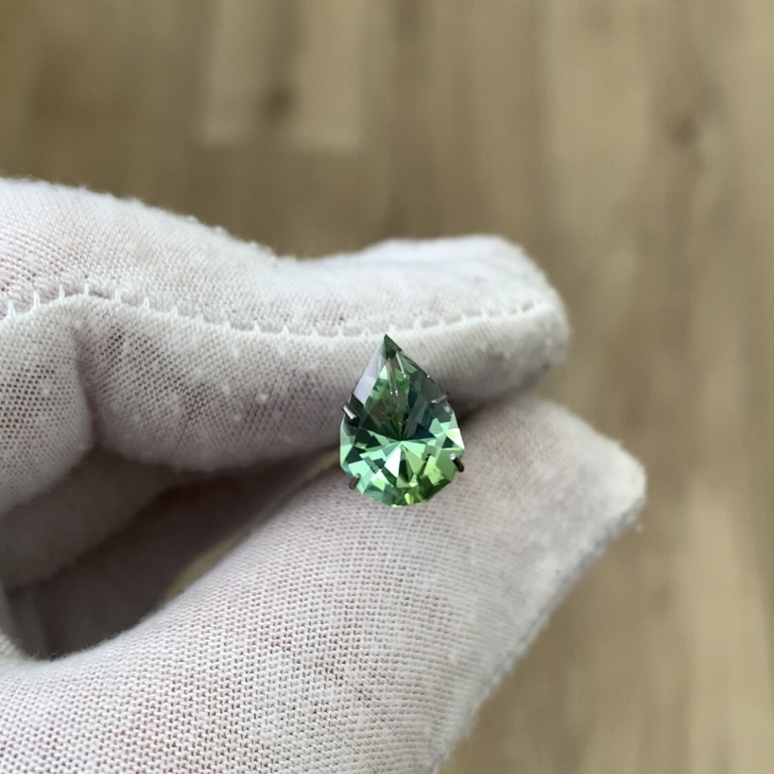 ᴬᵀᵞᴾᴵᶜᴬᴸ ELECTRIC GREEN TOURMALINE 3.10ct