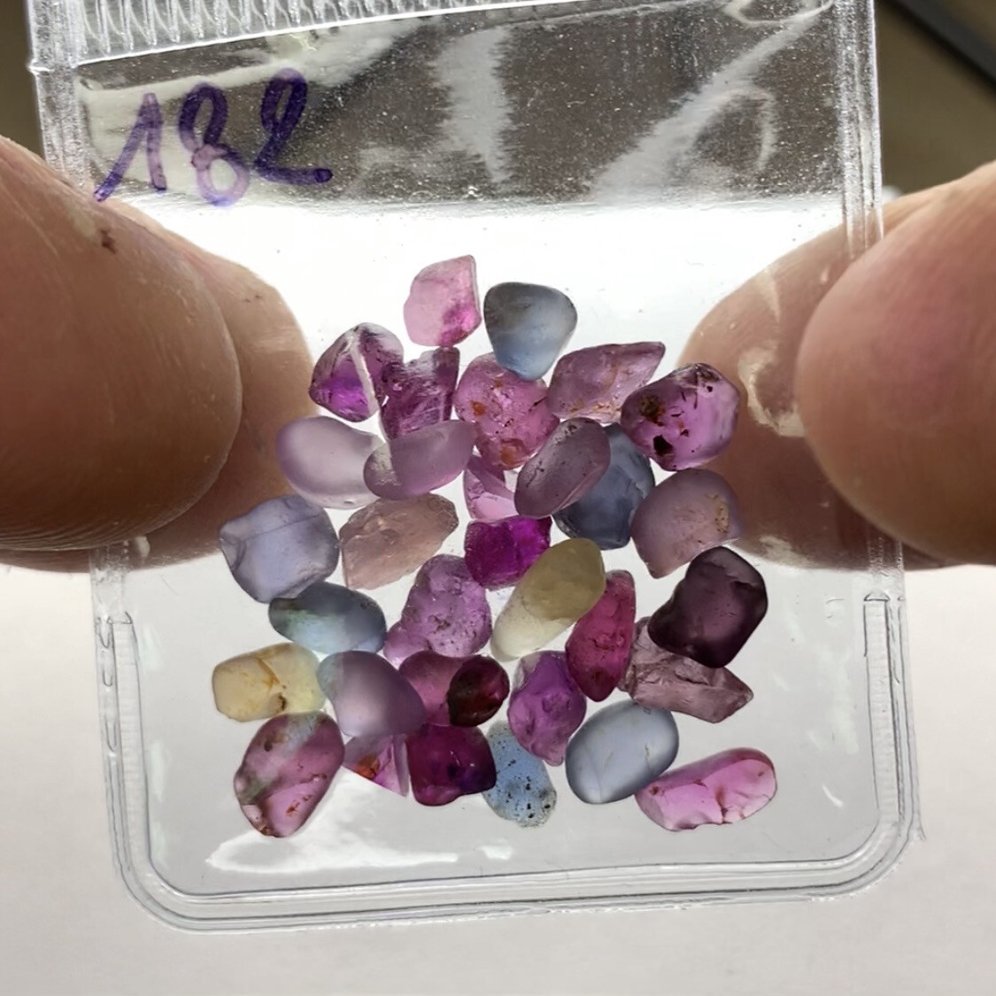 TINY SAPPHIRE 24.31ct