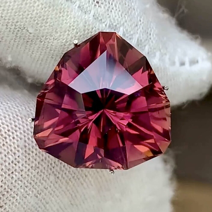 ᴬᵀᵞᴾᴵᶜᴬᴸ RUBELLITE TOURMALINE 13,61ct
