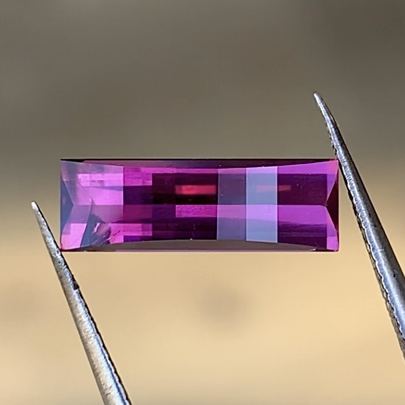 ᴬᵀᵞᴾᴵᶜᴬᴸ RHODOLITE GARNET 2,22ct