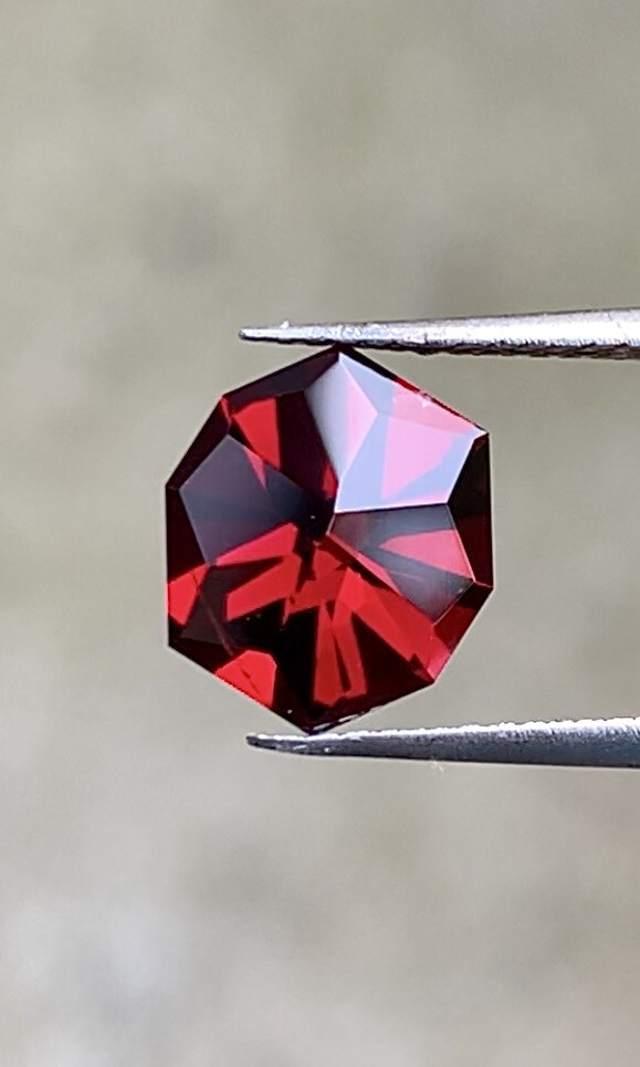 ᴬᵀᵞᴾᴵᶜᴬᴸ RHODOLITE GARNET 1.95ct