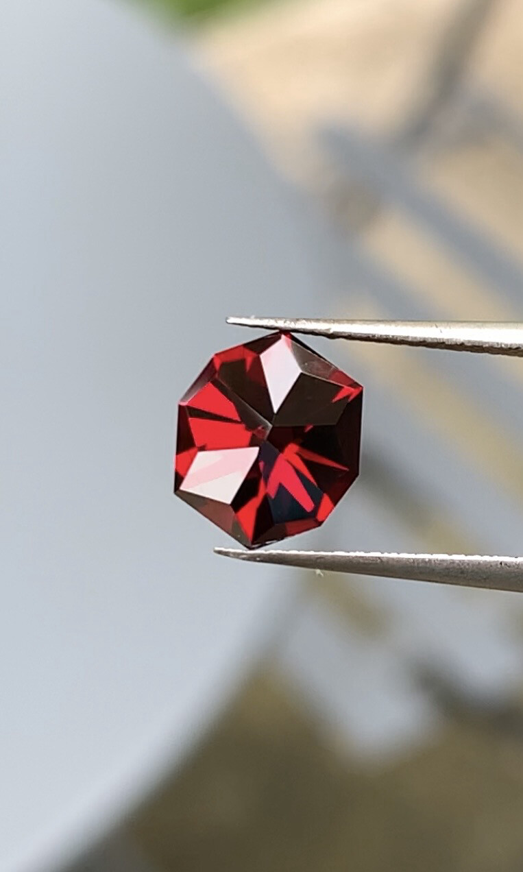 ᴬᵀᵞᴾᴵᶜᴬᴸ RHODOLITE GARNET 1.95ct